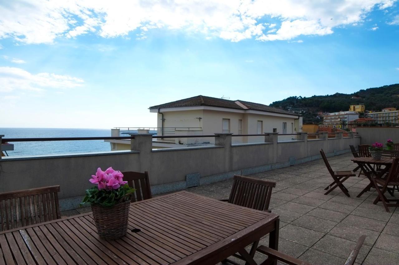 Villa Gioiosa Diano Marina Eksteriør billede